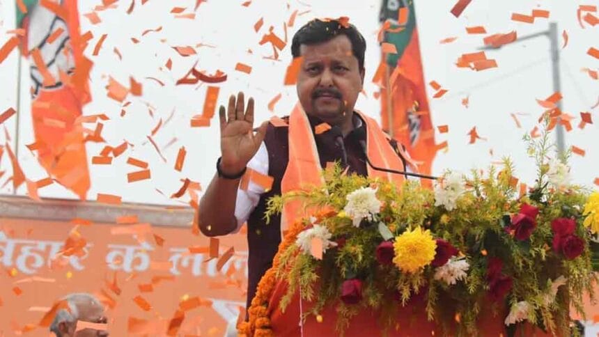 ताजपोशी मंच से PM मोदी का संदेश: नितिन नवीन के साथ राजनाथ सिंह और गडकरी को क्यों