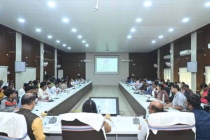 प्रमुख सचिव निहारिका बारिक ने गरियाबंद में की समीक्षा बैठक