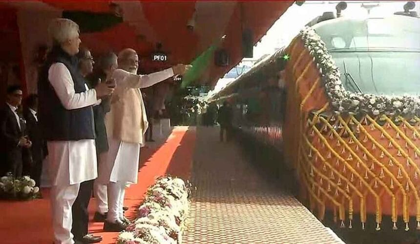 रेल यात्रियों के लिए खुशखबरी; प्रधानमंत्री मोदी ने शुरू कीं 2 अमृत भारत ट्रेनें,