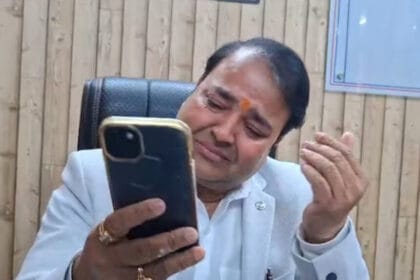 शंकराचार्य मामले में बढ़ा सियासी असर, योगी के पक्ष में खड़े Dy कमिश्नर प्रशांत स