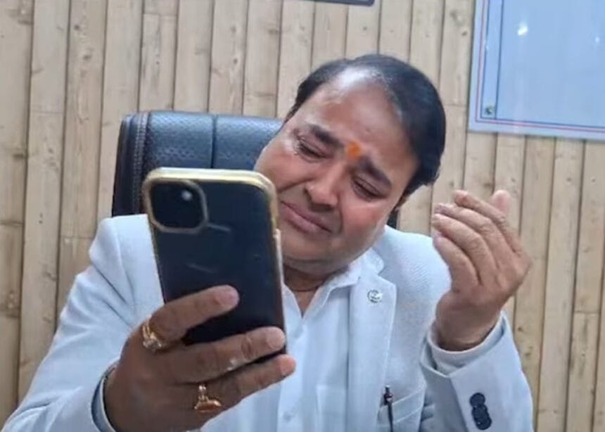 शंकराचार्य मामले में बढ़ा सियासी असर, योगी के पक्ष में खड़े Dy कमिश्नर प्रशांत स