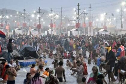 सर्द हवाओं के बीच भी आस्था अडिग, माघ मेला में संगम स्नान को उमड़े लाखों श्रद्धाल