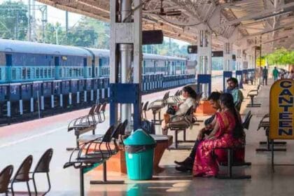 ट्रेन लेट होने पर टिकट कैंसिलेशन से जुड़े नियमों में बदलाव, आयोग ने की रेलवे की