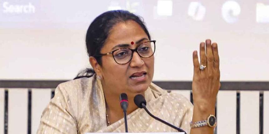 गुप्ता सरकार की बड़ी सौगात: दिल्ली में EWS वर्ग के लिए इलाज की आय सीमा बढ़ी