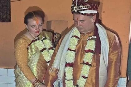 गंगा किनारे विदेशी आस्था की मिसाल: रूसी जोड़े ने अपनाया सनातन मार्ग, वैदिक रीति