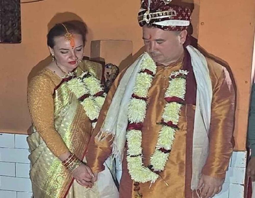 गंगा किनारे विदेशी आस्था की मिसाल: रूसी जोड़े ने अपनाया सनातन मार्ग, वैदिक रीति