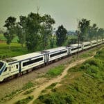रेलवे की बंपर कमाई: वंदे भारत स्लीपर के पहले सफर में ही हाउसफुल, टिकट 24 घंटे मे