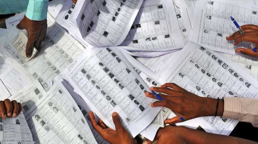 उत्तर प्रदेश में आज जारी होगी ड्राफ्ट वोटर लिस्ट, तीन करोड़ नाम हो सकते हैं बाहर 1 उत्तर प्रदेश में आज जारी होगी ड्राफ्ट वोटर लिस्ट, तीन करोड़ नाम हो सकते हैं बाहर