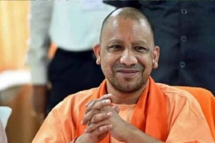 राप्तीनगर में सीएम ग्रिड योजना के तहत बनी स्मार्ट सड़क का मुख्यमंत्री ने किया निर