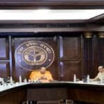योगी सरकार का शिक्षा वर्ग पर मेगा फैसला: इलाज कैशलेस, 30 अहम प्रस्तावों पर लगी म