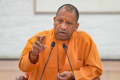 योगी आदित्यनाथ की अपील: अधिकारी फील्ड पर उतरें, श्रद्धालुओं को किसी भी प्रकार की