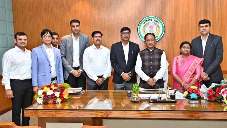 राज्य प्रशासनिक सेवा से आईएएस बने अधिकारियों ने मुख्यमंत्री साय से की मुलाकात