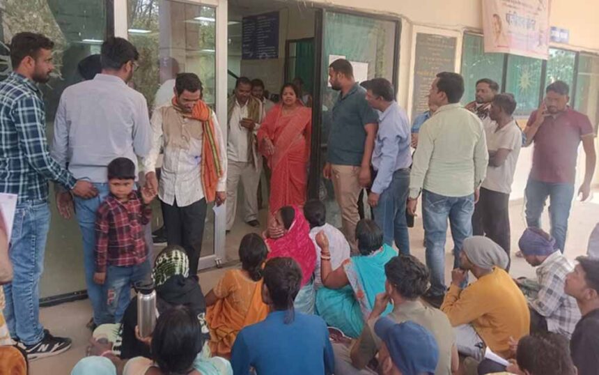 इलाज के बीच मासूम की मौत से भड़का आक्रोश, मेडिकल कॉलेज अस्पताल में परिजनों का वि
