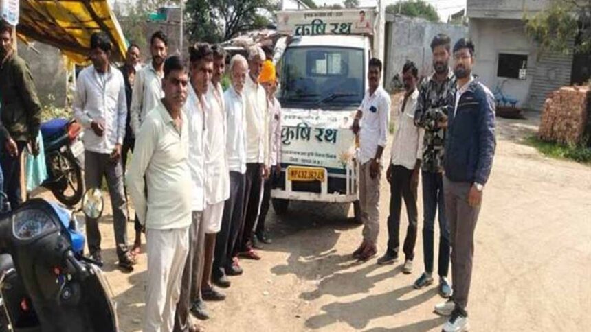 किसानों को मिल रही आधुनिक कृषि यंत्रों की जानकारी, बढ़ेगी खेती की उत्पादकता