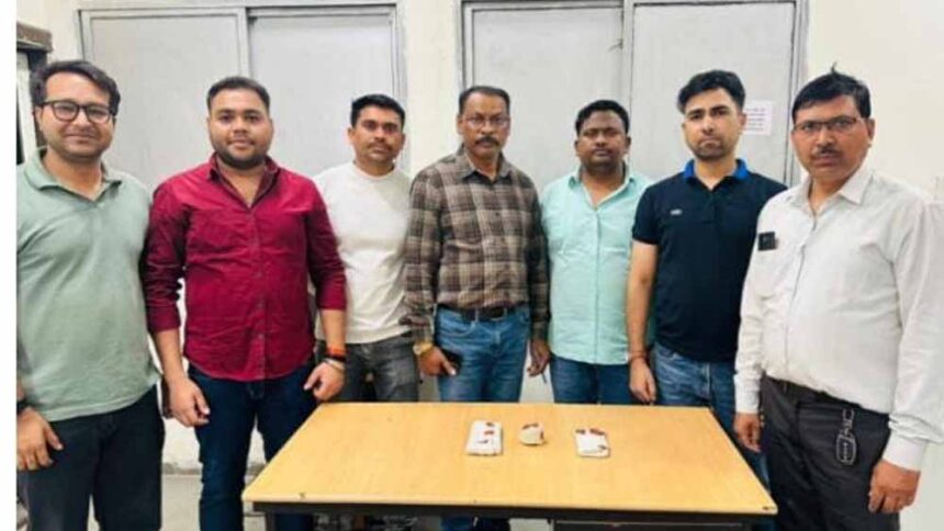 दबिश में पकड़े गए फरार आरोपी, MD ड्रग्स और दोपहिया वाहन सहित भारी मात्रा में माल