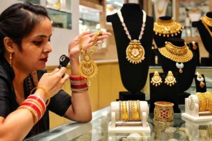 धड़ाम से गिरे सोने के दाम, 22 कैरेट सोना सस्ता हुआ, चांदी के रेट में भी गिरावट