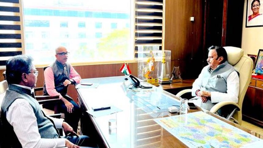 उप मुख्यमंत्री शुक्ल ने कहा, सीएचसी को एफआरयू में अपग्रेड करने के लिए पर्याप्त स