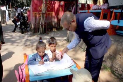 बच्चे का मासूम जवाब—चूहे ने कॉपी खा ली, DC अजय नाथ झा का मानवीय फैसला चर्चा में