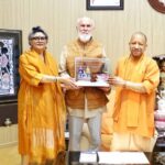 प्रख्यात अमेरिकी वैदिक विद्वान ने लखनऊ में की मुख्यमंत्री से मुलाकात