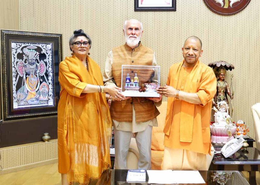 प्रख्यात अमेरिकी वैदिक विद्वान ने लखनऊ में की मुख्यमंत्री से मुलाकात