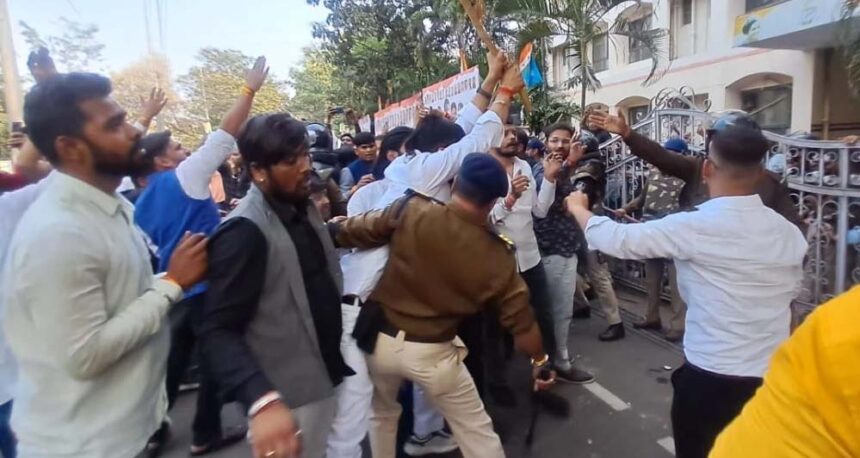 भोपाल में भाजपा कार्यकर्ताओं का हमला: कांग्रेस कार्यालय में घुसकर तोड़े खिड़कियो