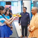 सिंगापुर में मुख्यमंत्री योगी आदित्यनाथ को देख उत्साह से भर गया भारतीय समुदाय