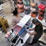 वाराणसी की दुकान में चोरी का मामला, महिला ने चुराए महंगे अंडरगारमेंट्स, CCTV फुट