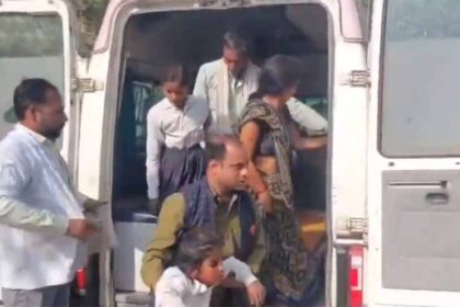 दवा वितरण के बाद बड़ा हादसा: स्कूल के 100+ बच्चे अस्पताल पहुंचाए गए