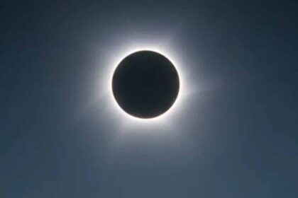 क्या सूर्य ग्रहण के समय सूर्य देव को अर्घ्य देना चाहिए? जानिए शास्त्रीय मान्यताए