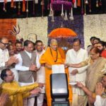 आध्यात्मिक मुलाकात: मुख्यमंत्री विष्णुदेव साय ने स्वामी कैलाशानंद गिरी से की विच