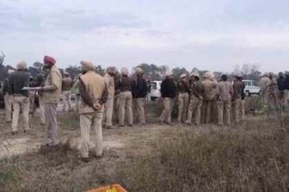 डीसी दफ्तर की ओर बढ़ते किसानों पर पुलिस की कार्रवाई, झड़प के बाद छोड़े गए आंसू ग