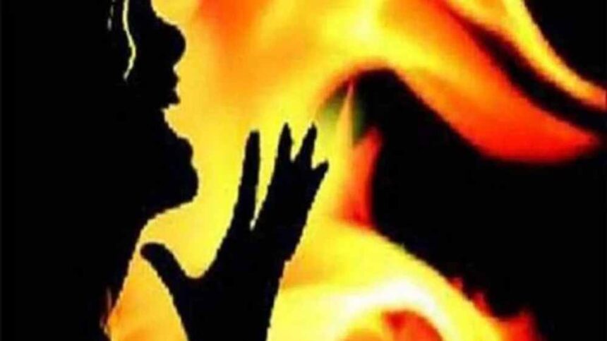 ‘बद से बदतर’ होती सुरक्षा व्यवस्था: यूपी में पुलिस थाने के पास किशोरी को जिंदा ज