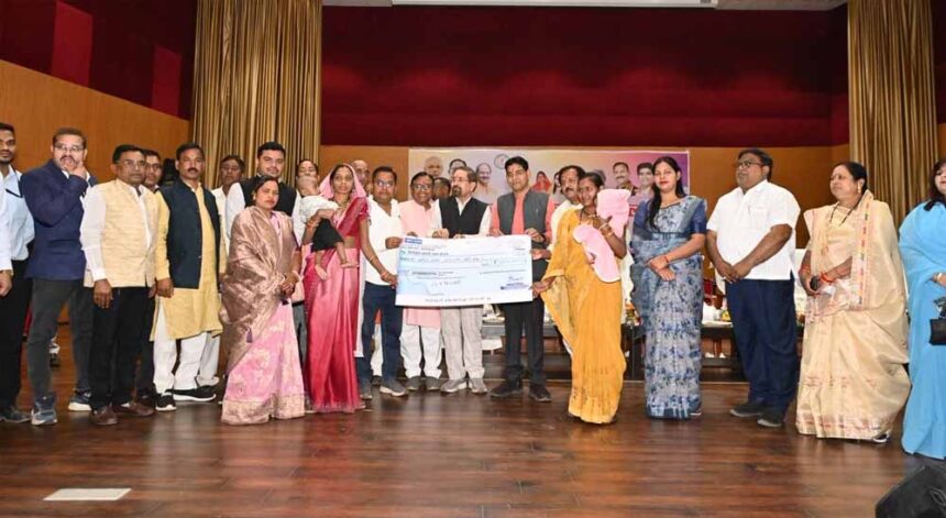 श्रमिकों के आर्थिक और सामाजिक उत्थान के लिए संचालित योजनाओं की जानकारी देने श्रम