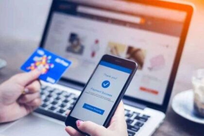 ऑनलाइन खरीदारी करते समय डेबिट कार्ड यूज करना क्यों है रिस्की? वजह जानकर चौंक जाए