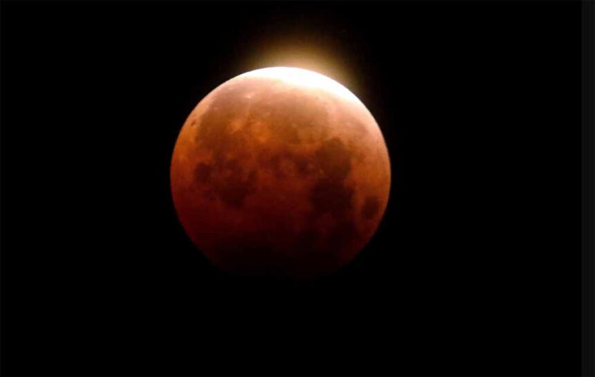 चंद्र ग्रहण के दौरान इन बातों का रखें खास ध्यान, भूलकर भी न करें ये काम