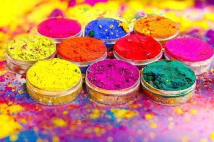 हर्बल गुलाल बना रही कबीरधाम की महिलाएं, होली पर बढ़ेगी बिक्री और आय