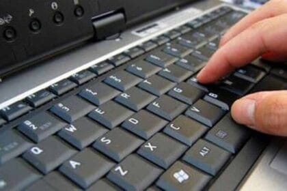 ABCDE नहीं, QWERTY क्यों? कीबोर्ड लेआउट का पूरा इतिहास और साइंस