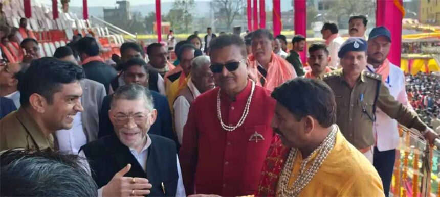 राज्यपाल संतोष गंगवार की मौजूदगी में सामूहिक विवाह, 101 जोड़ों ने लिए सात फेरे