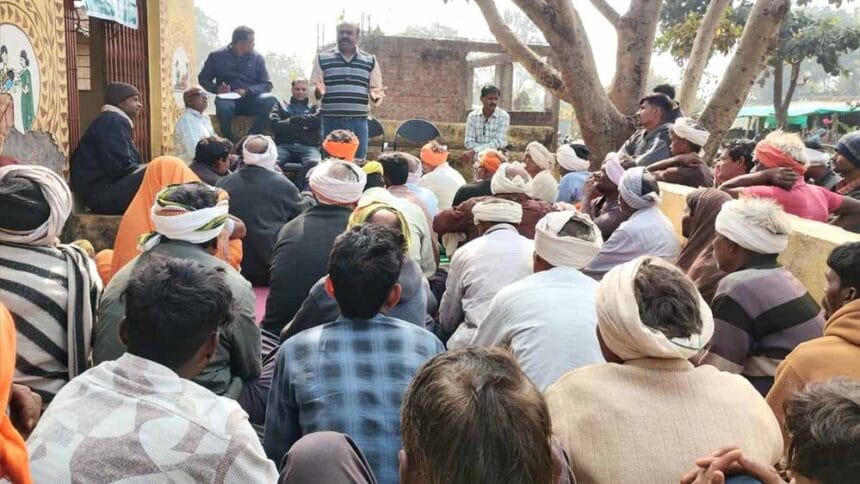 कृषि रथ से किसानों को मिट्टी में मौजूद तत्वों के अनुसार फसल कॉम्बीनेशन की मिल रह