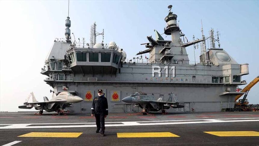 INS विक्रांत ने 60 साल बाद इंटरनेशनल फ्लीट रिव्यू में बनाई धमाकेदार एंट्री