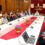 राज्यपाल पटेल बच्चों के साथ “परीक्षा पे चर्चा” कार्यक्रम में शामिल हुए