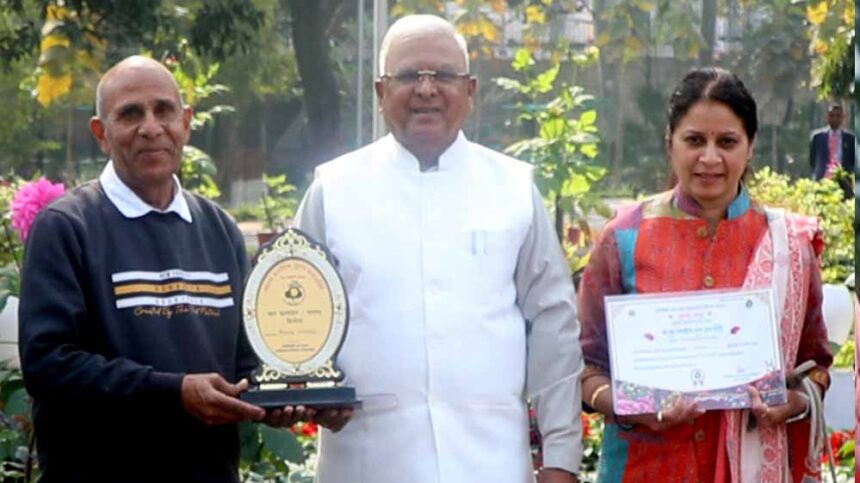मेहनत और निष्ठा का प्रतिफल, पुरस्कार: राज्यपाल पटेल ने लोक भवन में 63 पुरस्कृत प