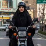 इरान में महिलाओं के लिए बाइक चलाने की अनुमति, एक ऐतिहासिक बदलाव