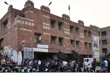 JNU हड़ताल: पदाधिकारियों को एक साल के लिए बाहर किया गया, छात्र-नेताओं ने वापसी क
