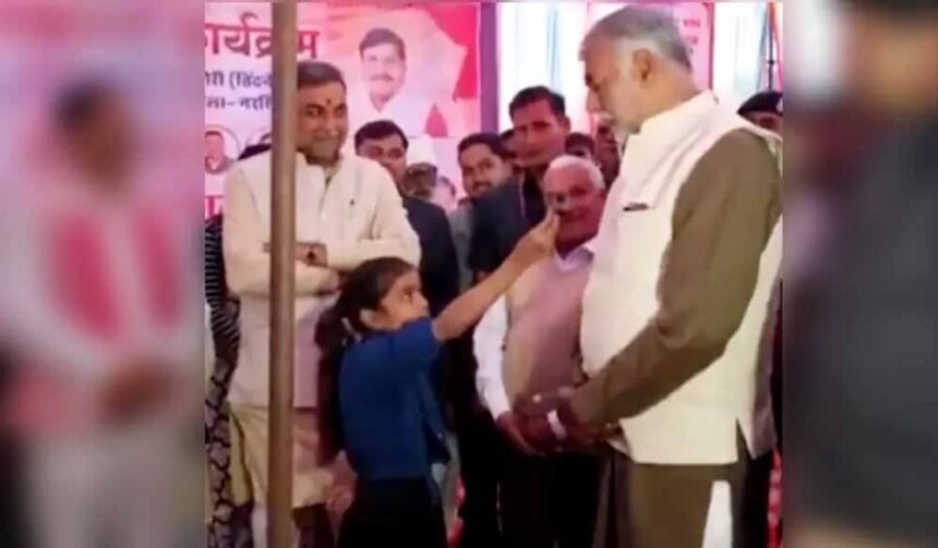 कैबिनेट मंत्री ने रिपोर्टर के सवालों पर किया बेबाक तरीके से सम्मान, शेयर किया फे