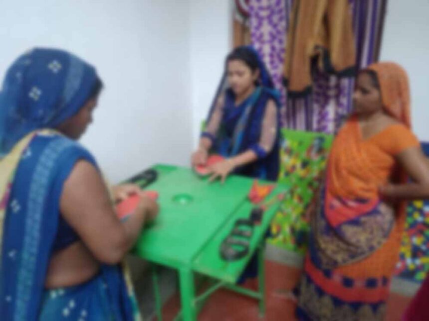 महिला सशक्तीकरण योगी सरकार की प्राथमिकता, उद्यमिता की राह पर ग्रामीण महिलाएं