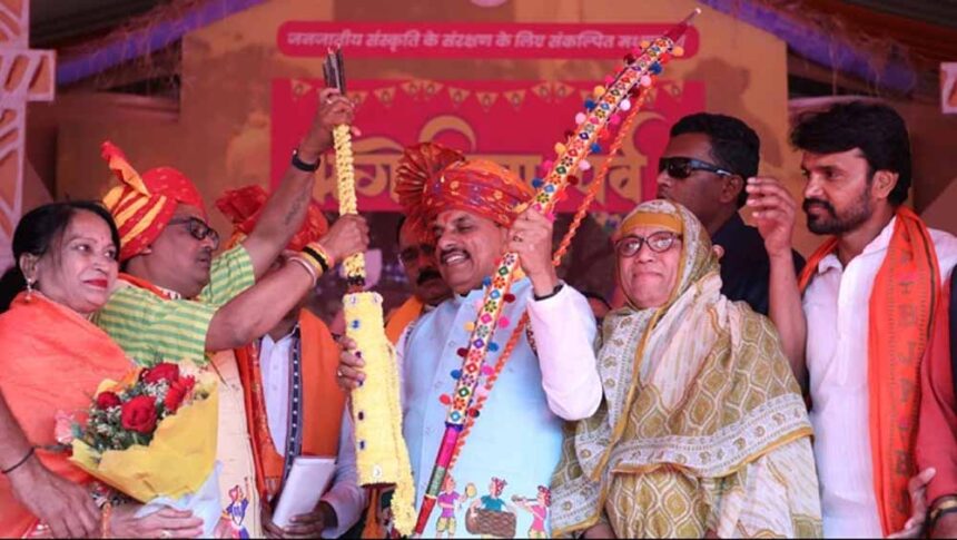 मुख्यमंत्री डॉ. यादव आलीराजपुर जिले के उदयगढ़ के स्थानीय भगोरिया पर्व में हुए शा