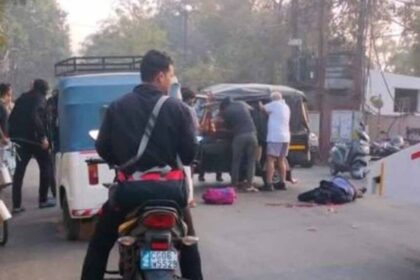 ट्रैफिक पुलिस की गाड़ी की चपेट में  आने से स्कूली बच्चे की मौत