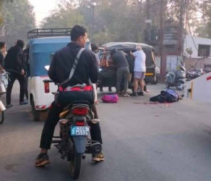 ट्रैफिक पुलिस की गाड़ी की चपेट में  आने से स्कूली बच्चे की मौत