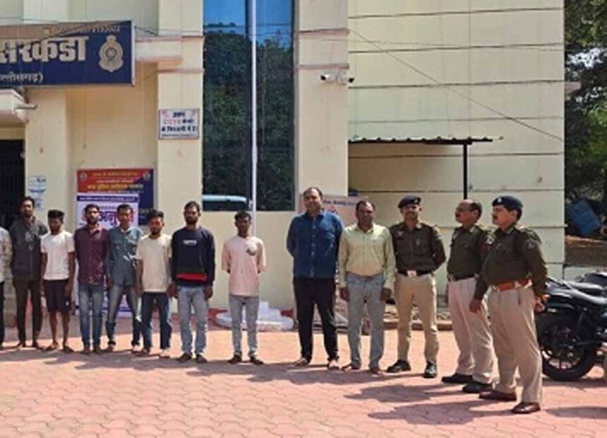 कांम्बिंग गश्त में 126 वारंटी और 11 फरार आरोपी पकड़े 1 कांम्बिंग गश्त में 126 वारंटी और 11 फरार आरोपी पकड़े